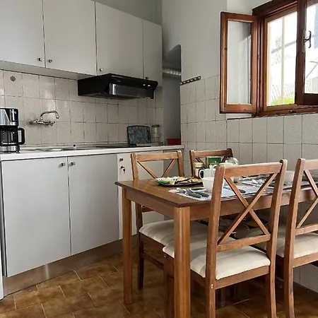 Summer Me - Gardenhouse Downtown Apartment *